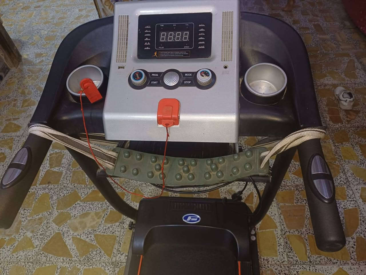 للبيع • نضيفه • كنب