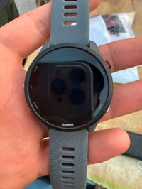 (غير مستخدم) ساعة گارمن (Garmin Forerunner 255 )باللون الرمادي   أهم م...