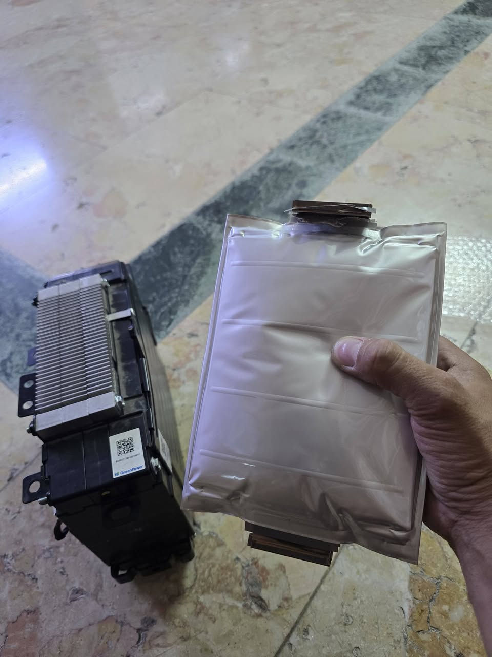 مستمرين بتغيير الخلايا التالفه والمنتفخه لجميع سيارات الهايبرد بطاريات ال 12 فولد نستبدل الخلايا بخليه تتحمل الاجواء الحاره 
للاتصال *********** 
العنوان بغداد العامرية . بسعر 155 الف فقط 
............................................................
ويوجد بطاريات موبز شركه + بطاريات تيست تفصيخ 
كلشي بسعره
