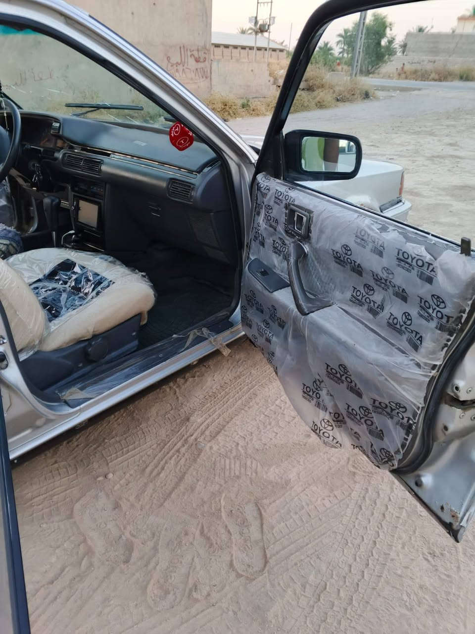 السلام عليكم
تيوتا كامري موديل 1993
رقم ديالى جديد باسمي 
تبريد صدر داخل خارج كله جديد 
مكينه 2000 البلاديه 
لا تنقيص ولا تبخير 
مكاني ديالى شهربان
‏‪***********‬‏ رقم التلفون
