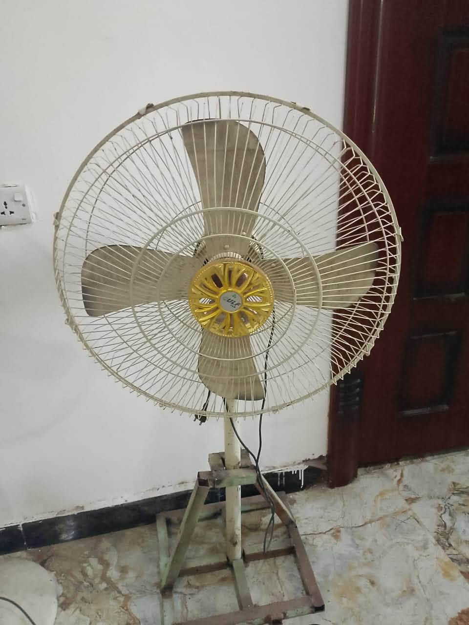 سلام عليكم
بنكات ثنين شغالات 
وحده نقصها كابستر 
وثانيه تشتغل بس لازم تحركها كبل تشتغل 
حط سعرك وبخدمتك
***********
