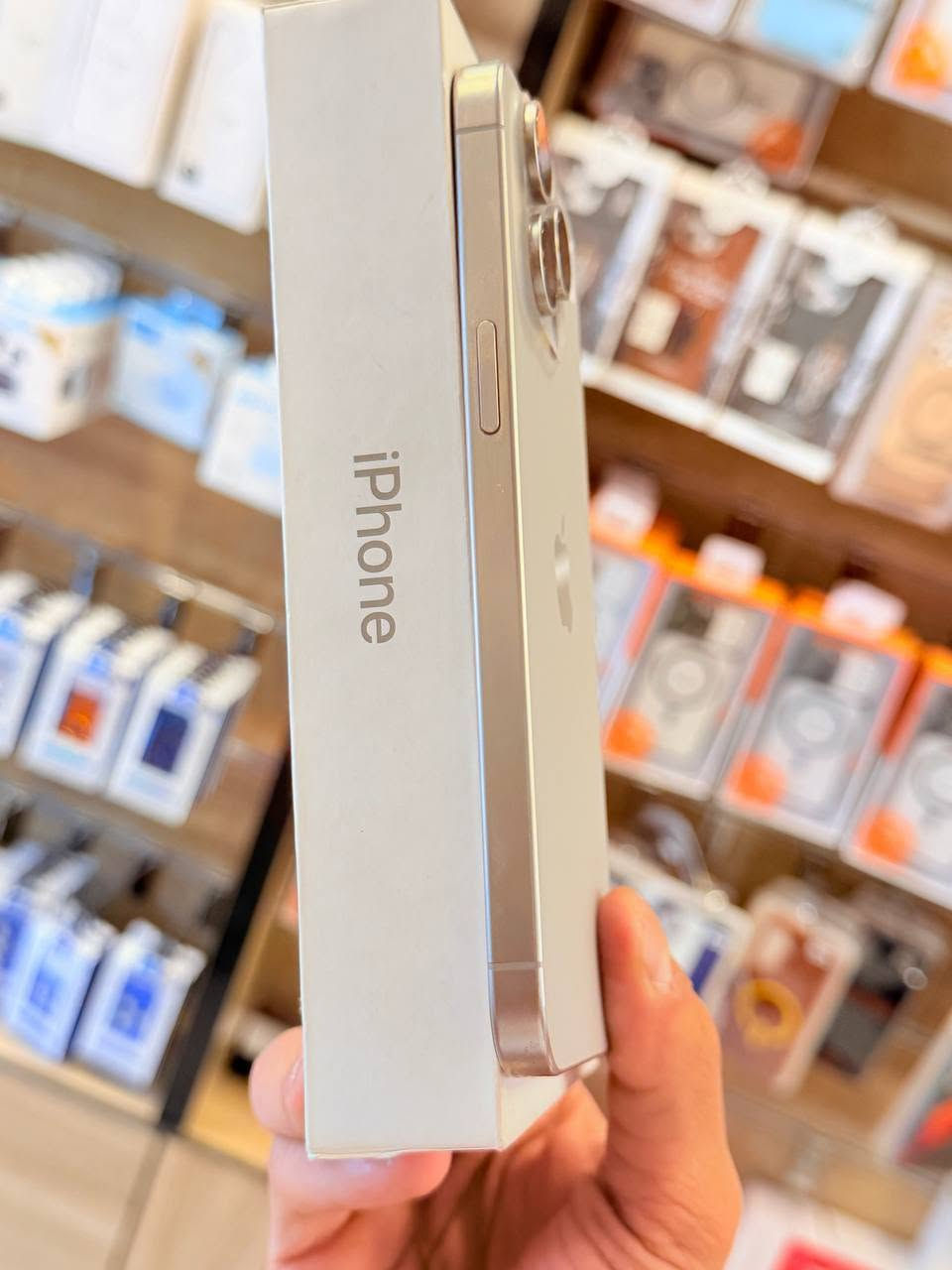 ايفون 15 برو ماكس 📱شرق اوسط
ذاكره 256 بطاريه 95 نضافه 100‎%‎ زلغ مابي هو والجديد سوه نموذج M لونه المميز كامل ملحقاته وتر بروف وبلحاسبه كله نورمال وتر بروف يعني كلشي ممبدل بي وضمان وصل 5 ايام اي مشكله او عطل يستبدل فورا 
السعر مليون و75 الف 🔥📲
العنوان بغداد البياع شارع 20 قرب 
مجمع دينار ونص مركز عيسى فون
📲***********📲
