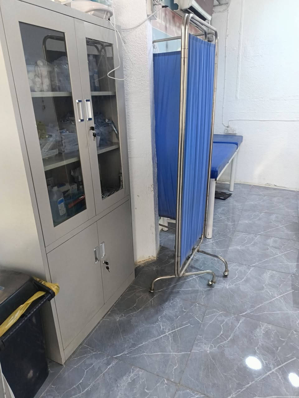 بسم الله وعلى بركة الله
تم افتتاح عيادة الرحمة التمريضية، ويسرّنا استقبالكم يوميًا من الساعة 10:00 صباحًا ولغاية 12:00 منتصف الليل، طوال أيام الأسبوع.
نوفر جميع الخدمات التمريضية: زرق الإبر، خياطة الجروح، إعطاء العلاجات، تشكيل الكانيولا، علاج الحروق، تبديل الضمادات، تجبير الكسور، علاج التقرحات، تبديل وتركيب القسطرة البولية، علاج تقرحات الفراش، تشكيل صوندة المعدة، تنظيف وغسل الأذن، الحجامة الطبية، وجميع الخدمات التمريضية الأخرى.
🏠 تتوفر خدمة الزيارات المنزلية.
📍 العنوان: كراج الكوير / قرب صيدلية مشاء الله.
📞 للتواصل عبر الاتصال أو الواتساب: *********** ***********
نسأل الله أن يوفقنا لخدمتكم، وأن نكون عند حسن ظنكم. أهلاً وسهلاً بكم في عيادة الرحمة التمريضية.
#بوست_اضافات 
#اكسبلور_
#كومنت
