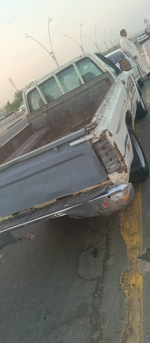 سلام عليكم
بيكم دير للبيع مديل 2007 
سياره كامله كير محرك اكسن شاصي جديدات 
سعرها 20 ورقه بيها مجال للشراي 
مكانها بصره زبير 
سياره بسمي سنويه لل2030 
للتواصل ***********
