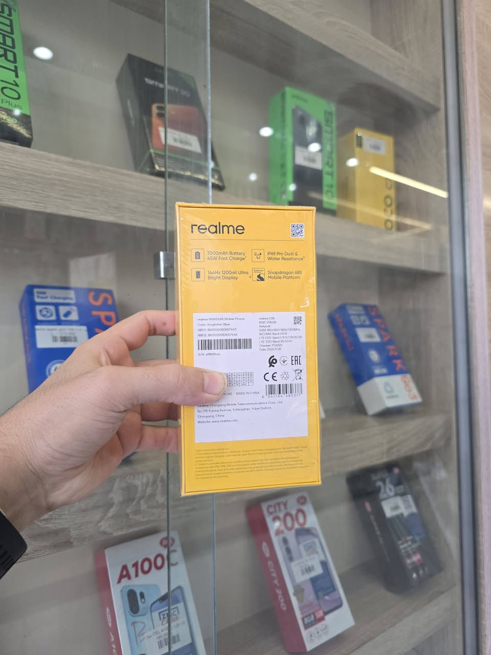 جهاز ريلمي c85  جديد بضمان الوكاله 
     المواصفات :
المعالج  Snapdragon™ 685
ذاكرة وصول عشوائي ديناميكية تصل إلى 24GB
ذاكرة التخزين تصل إلى 256G 
الكاميرا الخلفية: 50MP؛ فتحة عدسة 1.8؛ زاوية 75 درجة؛ عدسة 5P؛ تدعم التركيز التلقائي.
السعر  325 الف  والتوصيل مجاني 
للاستفسار مراسله الصفحه 
التصال على الرقم واتساب *********** 
@إشارة

نص مكتوب في الصور:
- realme
- Make it real
- realme C85
- أداء قوي .. يدوم أكثر
- الشاشة
- 6.8"
- IPS LCD
- بمعدل تحديث 120Hz
- FHD+ (1080 × 2400)
- المعالج
- G92
- MediaTek Helio G92 Max
- ثماني النواة
- الذاكرة
- RAM
- 8GB / 12GB RAM
- مع ذاكرة داخلية 256GB
- (قابلة للتوسعة حتى 2TB)
- الكاميرا
- خلفية مزدوجة 50MP
- + 2MP (عمق)
- أمامية 8MP
- البطارية
- 7000mAh
- مع شحن سريع 45W
- الاتصال
- 5G
- شبكات الجيل الخامس 5G
- Wi-Fi / Bluetooth 5.3
- NFC (حسب المنطقة)
- مقاومة الماء والغبار
- IP69
- (مقاوم للماء والغبار والصدمات)
- مستشعر بصمة
- جانبي
- realme UI
- واجهة سلسة
- وحديثة
- جاهز للمستقبل
- تصميم أنيق
- وأداء استثنائي
- C85
- بطارية عملاقة
- تدوم لأطول
- أسود
- بنفسجي
- ذهبي