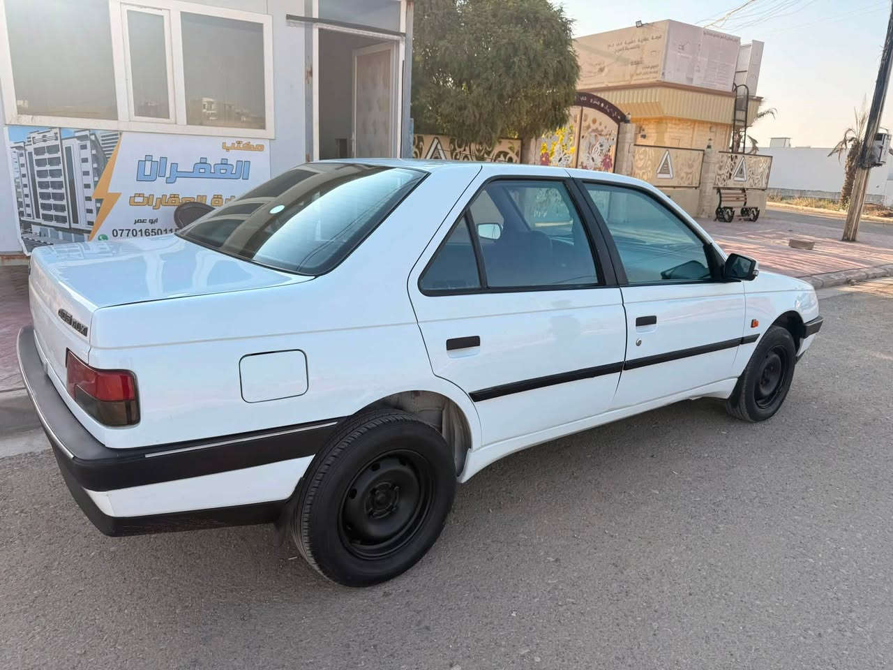 بيجو 2012 
بدون صبغ فقط شبر يم البك ليت 
تبريد ثلج بدرن اي نقص طخم جديد تايات جديده 
سعر 48 بي مجال بسمي 
سياره جديده احلى من الصور تجي وتشوف بعينك
***********
