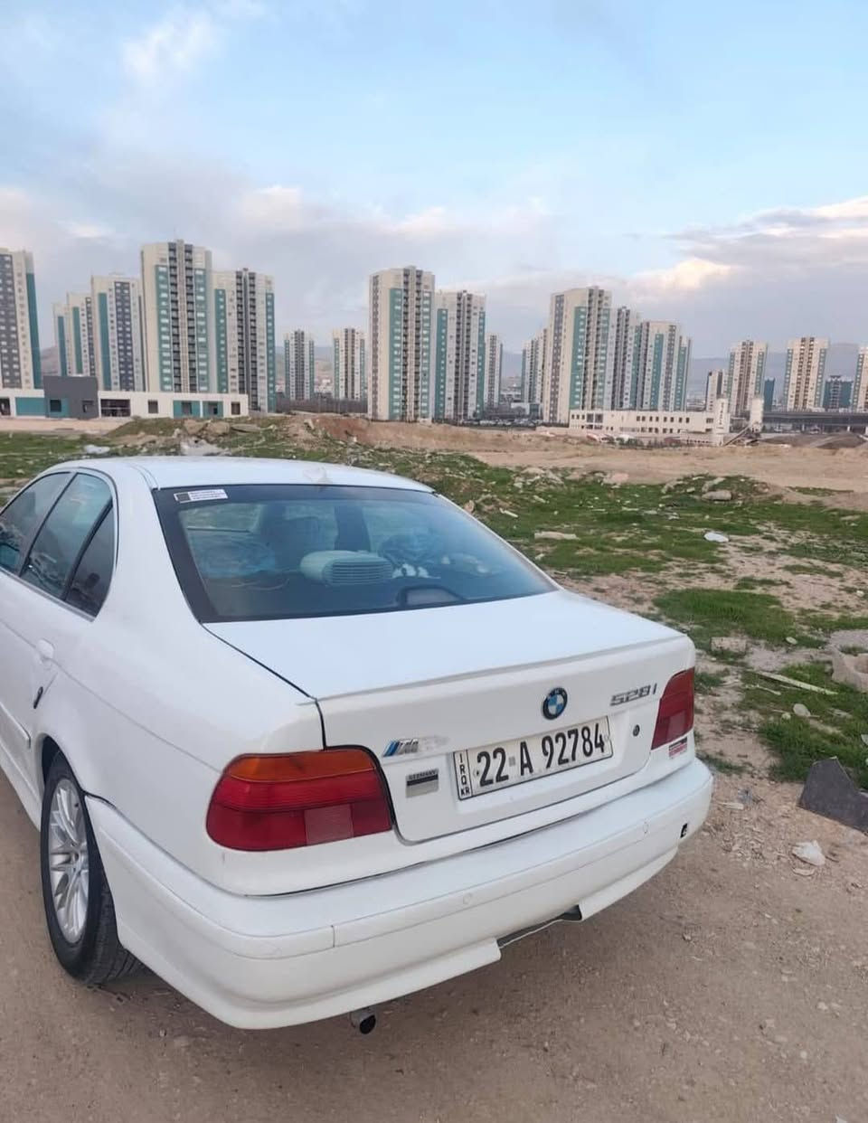 سلام عليكم صقر موديل 97
محرك كير نضيفه 
تخم تاير جديد 
سنويه بسمي 
سياره كاعده حلوه سياره مال بيت 
صبغ عام بيهه ضربه جاملغ خلفي بي معجون 
بدون مراوس بيع فقط 
مستعجل عله بيعتههه
***********
او خاص
