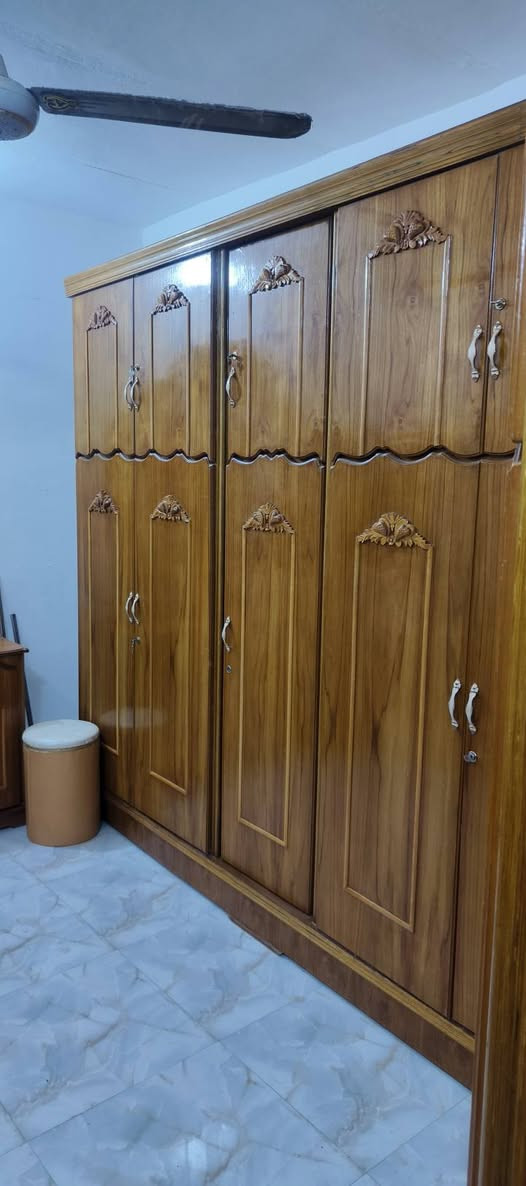السلام عليكم 
غرفة نوم خمسه باب اخت الجديده شغل درجه اولى تسكام الحي نضيفه كلش غرفه ثكيله بعدها جديده  
الاستفسار لاتصال ***********
