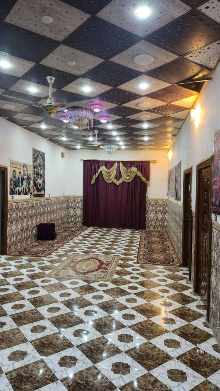 يالله 

دار للبيع مساحه 850 متر بيت درجه اولى 
بناء طابوك صب كونكريت كله سقف ثانوي 
بي 4 غرف وصاله جاهز من كلشي ماي كهرباء 
عمود 436 يبعد عن شارع الزوار 600 متر

والسعر 105 مليون مع المجال  للإستفسار الاتصال على الارقام التاليه ***********
***********
