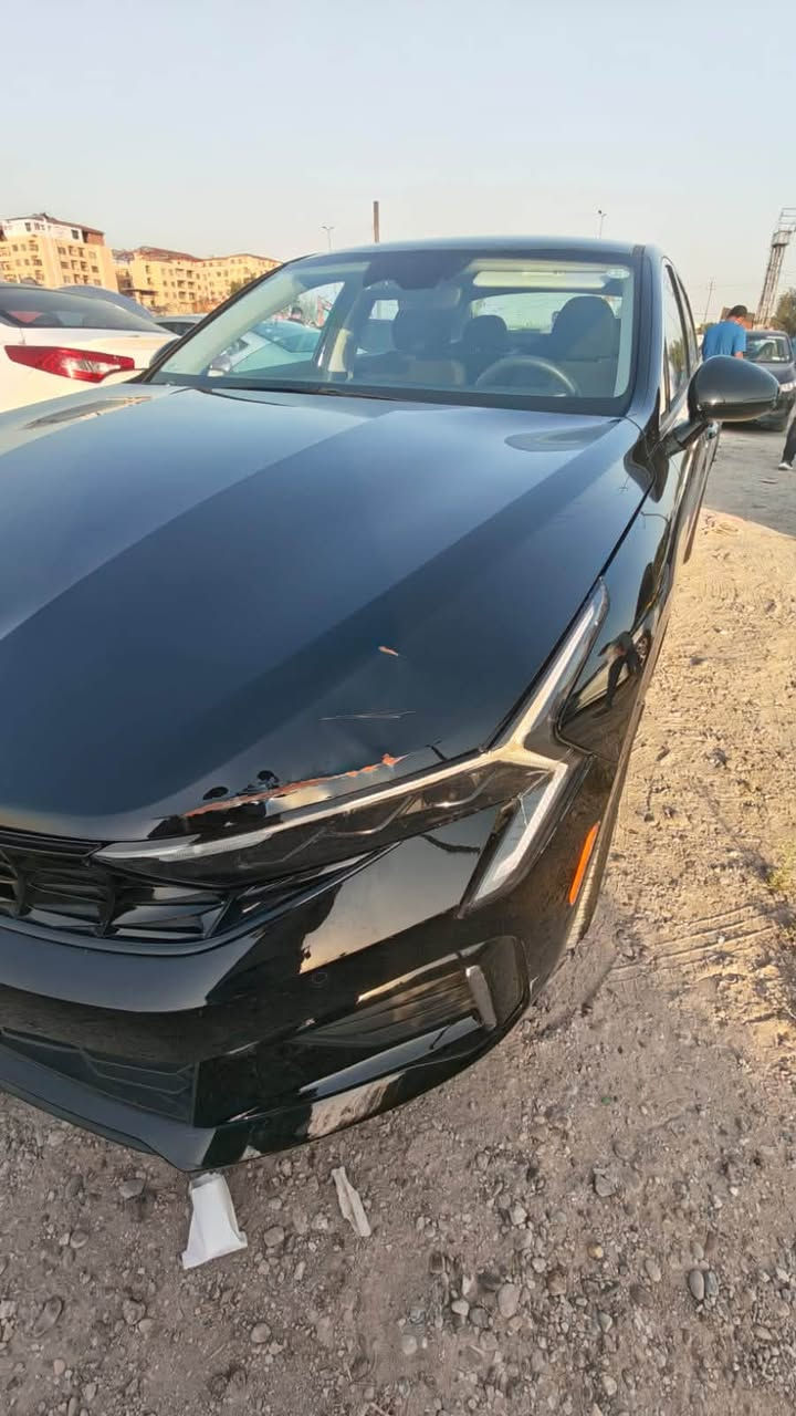 . 🔥🔥 للبيع Kia K5 LXS موديل 2026 🔥🔥
🖤 لون أسود ملكي
🇺🇸 وارد أمريكا
🇮🇶 رقم أربيل حرّة
📄 باسمي – تحويل ثاني يوم
📍 ماشية فقط 4,700 ميل

السيارة شبه جديدة وحالتها ممتازة جداً، والحادث كان دعامية فقط مع شوية ضرر بالبنيد.

🔧 الدعامية مبدلة والبنيد مصلح، والسيارة جاهزة للفحص والتجربة.

✅ مكينة وقير بحالة ممتازة
✅ السيارة باردة ونظيفة
✅ لا يوجد ضرر بالشاصي
✅ لا يوجد ضرر بالراديتر
✅ لا يوجد أي مشاكل بالتبريد
✅ جاهزة للفحص بأي مكان يختاره المشتري

⭐ المواصفات:

• K5 LXS 2026
• محرك 2.5 لتر – 4 سلندر
• قير أوتوماتيك 8 سرعات
• دفع أمامي FWD
• شاشة وسطية
• Apple CarPlay / Android Auto
• كاميرا خلفية
• مثبت سرعة
• تشغيل زر
• أنظمة أمان ومساعدة للسائق
• إضاءة LED
• جنوط ألمنيوم
• تكييف قوي
• مواصفات LXS الأمريكية

💰 السعر: 19,800$

📞 للتواصل والاستفسار:
***********

🔥 موديل 2026 + ماشية 4,700 ميل فقط + رقم أربيل حرّة + تحويل سريع

🚘 الفحص على المشتري وين ما يحب، والجاد يتفضل.
