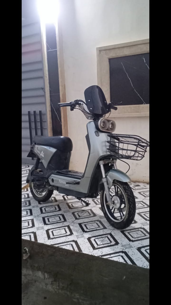 ماطور شحن موديل ٢٠٢٥ غراضو كلها موجودة بس الباتريات هابطه الماطور نضيف حيل فقط باتريات 
سعر( ٢٠٠ )بي مجال للشراي (يرهم مراوس) بوتين المو شراي لا يجي 
تواصل *********** واتساب مكان موصل رجم حديد
