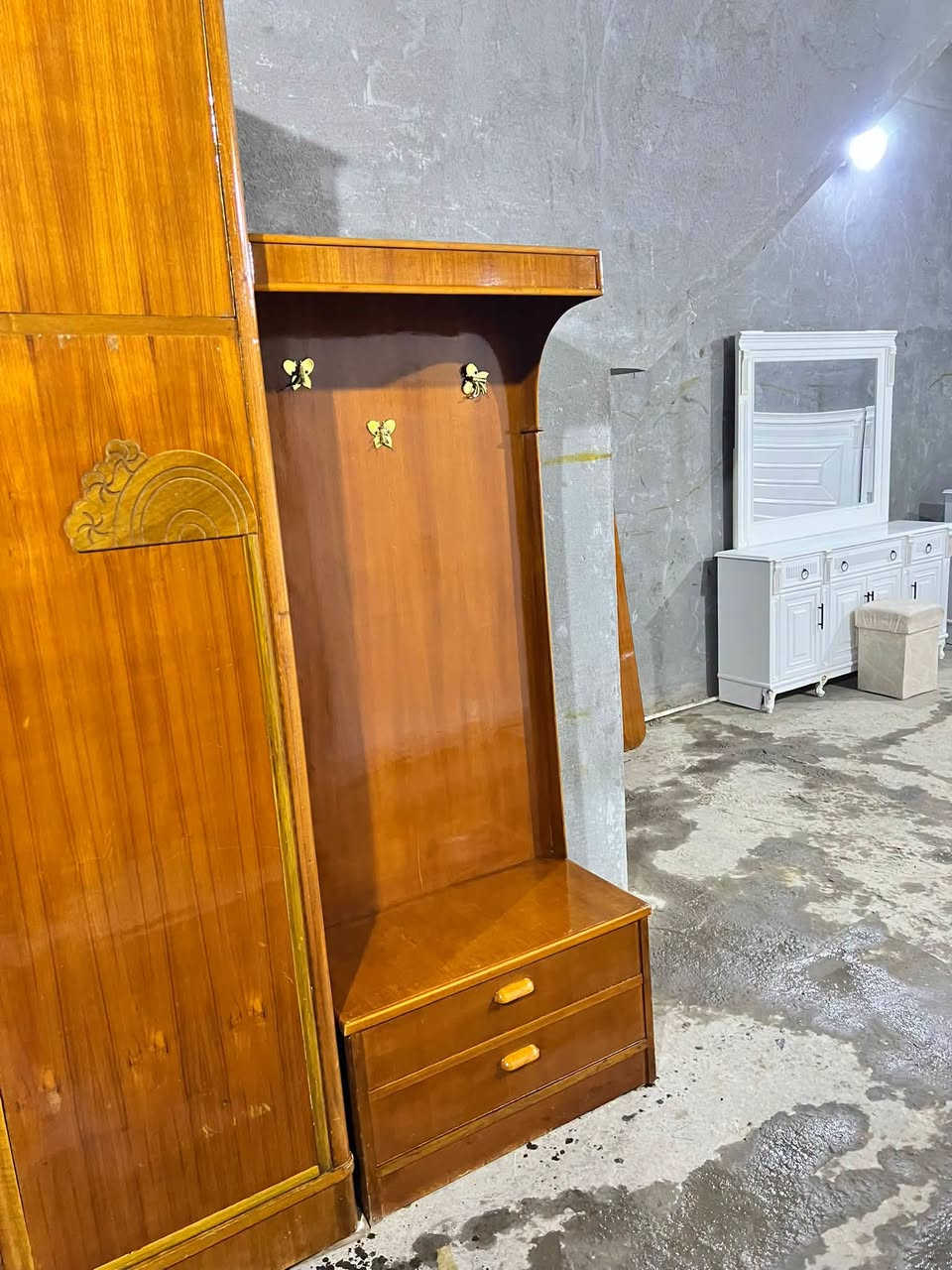 سلام عليكم غرفه مستخدمه نجاره داخل خارج صاج تزكام السعر ٧٠٠ العنوان الحله ***********
