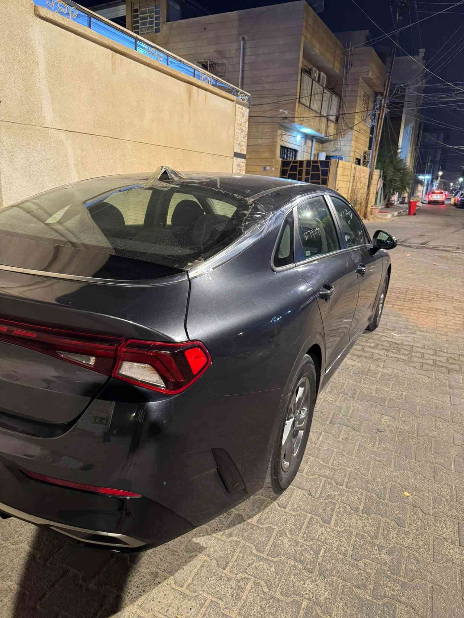 للبيع K5 جوه السوك كلش🔥 موديل 2023 وارد امريكي بدون حادث فقط اعمال تخريب بالقماره وسويتها بارد يعني ماكو ولا قطعه تبديل ولا ضربه  صور الضرر عندي موجودات رقم شمالي وكاله تحويل السياره جديده كلش ماشيه 63 الف كيلو مكانها بصره السعر 168$ وبيها مجال الاتصال ***********
