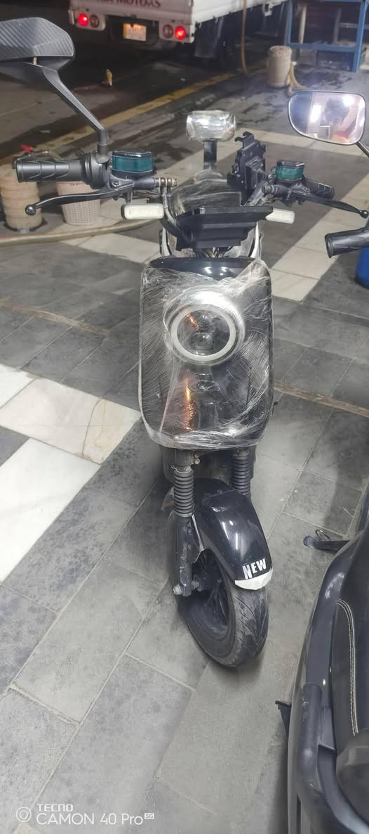 السلام عليكم دراجه شحن للبيع جديدة دراجه نوع ريان اسمه 009 كبل لشارع بطاريات جدد سعر 350 بيه مجال 
***********
