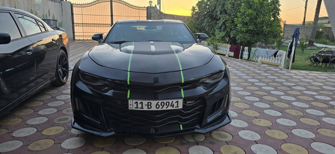 كمارو 2017 نسخه ففتي 
محرك 6 سلندر 3600.كير عادي 7 سرعات
دعامية ZL1.بنيد ZL1.
 تخم ويل جديد اصلي ZL1.
سقف كنتارة جناح  الشكل الجديدZL1.
دواخل جلد اخضر فسوري درجة اولى 
لدات داخلية متغيرة .
حدادية السيارة بالجيس كل اجزاء الصدر جديدة .
ملاحظة/ السيارة مصروف عليه كلش هواية مسويله ادامة كاملة للمحرك والكير و الكهربائيات ومنظومة التبريد  وعلية تخم تاير جديد و تخم دسكات جديد السيارة جاهزة من جميع النواحي مابيه اي مصرف  
الحادث/ جاملغ امامي ايسر جهة السايق مبدل نفس الون و البنيد محدث ZL1 مثل ماذكرت فوك  .
السيارة رقم بغداد الجديد بأسمي تحويل ثاني يوم .العنوان بغداد حي الامين سعر البيع 105 مجال بسيط جدآ 
الشراي يتصل 
او يراسلني واتساب *********** بغداد, العراق
