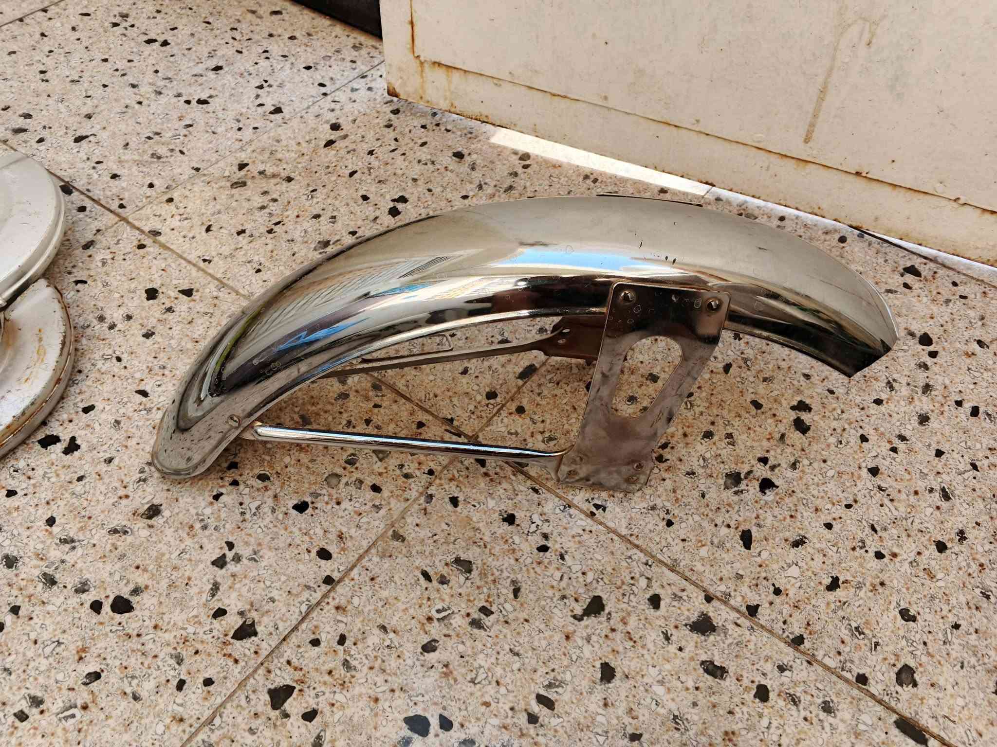 لبيع كلهن اب خمسه وعشرين قفل كلهن كلشي ما بيهن جيب وشد كبل عربانه تنكيات كلشي
