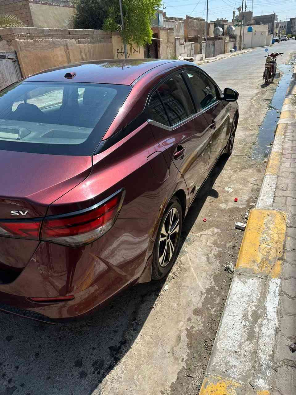 السلام عليكم
🚘 للبيع او مراوس بسيارة هايبرد او BYD .. 
نيسان سنترا موديل 2020 SV رقم اربيل بسمي هزة جديدة تحويل مباشر 
✨ سيارة نظيفة وجاهزة على اخر حبة ، (اللون عنابي )
 * الموديل: 2020
 * الفئة: SV (شاشة، تحكم ستيرن، بصمة تشغيل، مواصفات نص فول )
 * تبريد جاهز وثلج 
 * الضرر / جاملغ جهة السايق صورة السونار والضرر مرفقة مع الصور (حسب ما موضح بالصور وفحص مركز رويال كارس بالأنبار/الرمادي، باقي السيارة مكفولة ).
 * السعر: 115 (11,500$) وبيها مجال بسيط للشراي 
 * ملاحظة: (اني مكلف بالنشر) 
الاتصال حصراً على صاحب السيارة
📞 رقم الاتصال: (***********)
وشكراً لكم 🌹
