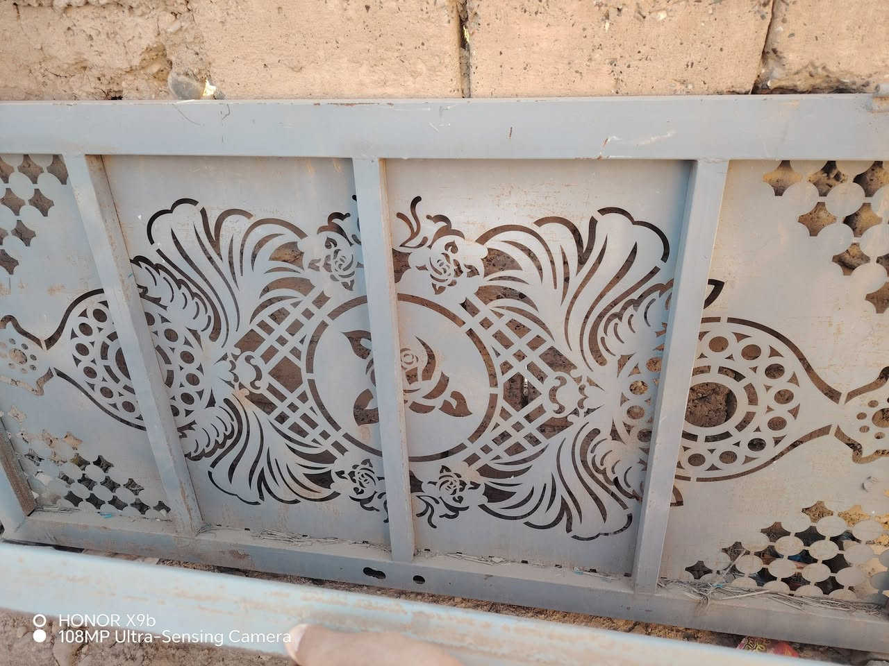 السلام عليكم يوجد باب خارجي مال مطبخ وباب كندوره خارجي للبيع فصال فصلتهن بس يعوزهن صبغ شرط ابگد الشعره ما بيهن اخياس ما صارلهن چثير من فصلتهن اريد ابيعهن وياهن لوح الون الصفر وره الباب ينشد خابرني وتدلل مكاني الشرقاط الساحل الايسر قريه السفينه ***********
