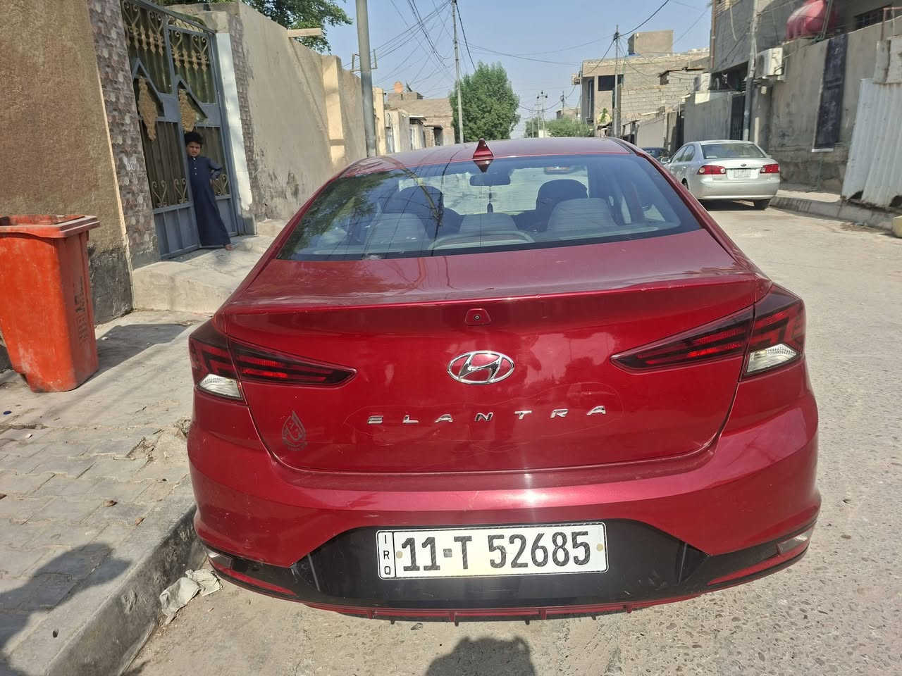 سلام عليكم
انتره وارد امريكي شكل الخليجي داخل صاج 
ابيع صفحه كامله جهت السايق 
من امريكه 
وباقي السياره كفاله دواخل كفاله
شاصي كفاله 
الغود كفاله 
تكم كفاله 
براكيتات كفاله 
حدثه صفحه بدون دواخل بمريكه بس وباقي السياره كفاله 
رقم بغداد مداور ثاني يوم 
السعر 115وبيه مجال 
المكان كربلاء 
الرقم ***********
