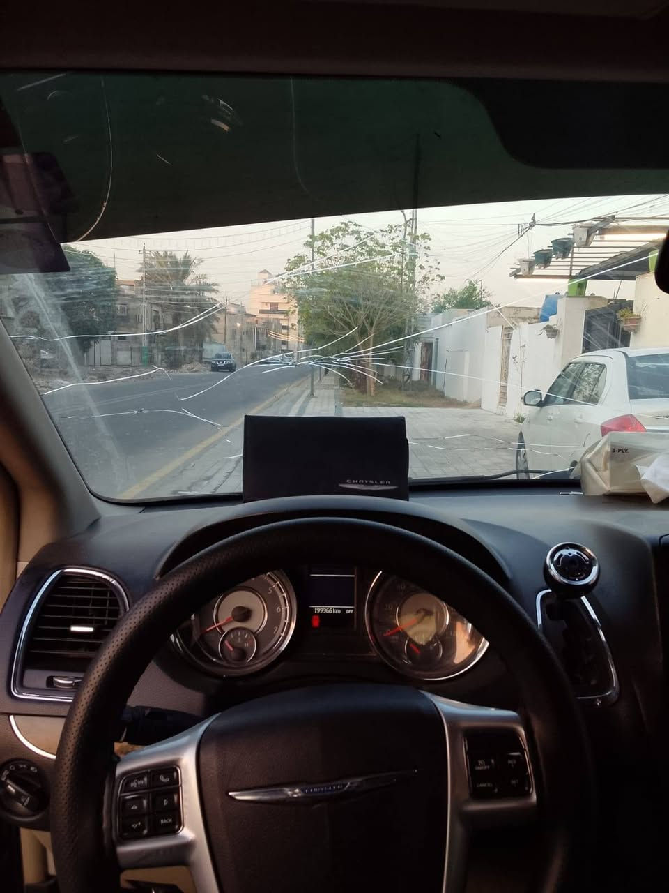 سلام عليكم كلايسلر كرفان ٢٠١٤ كلين كلين فول السياره خير من الله بيه ضربه بل باب مبين بل صور عحطته ابو تكتك طخه السياره رايده مراوس اب اقل لانه محتاج فرق السياره معروضه ١٥٠ بيبان كهرباء جنطه كهرباء تايرات جدد مكينه كير خير من الله السياره اب اسمنه مكان بغداد ***********
