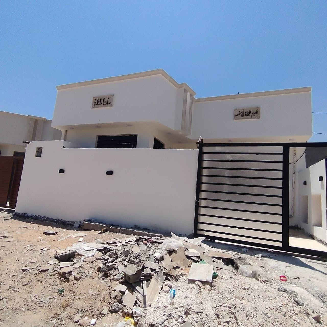 سلام عليكم 
بيت 200 متر كامل مكمل 20×10
غرفتين وصاله ومطبخ حار بارد وستقبال جاهز من كلشي 
ملك صرف 
للبيع وللاجار 
الرجيبه وره محكمه الرجيبه شارع حيدر شهيد 
التفاصيل واضحه بلفديو كامله 
***********
