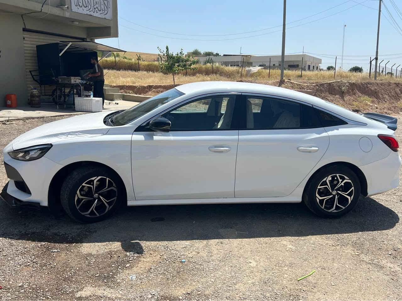 سةرةتا بةناوي خواي گةورة MG GT 2025 گير عادي لؤك لؤكة شةريكة ماوةتةوة هةموگياني بةشةرت دو بةسمة شةريكة شاشة كاميرة سوكان ڤؤليؤم تةعديل سورعة ويل كرؤم بئ بؤيان بئ سارد زؤر بة جواني ماوةتةوة هيج خةلةليكي تيا نية 250 مةسرةفي تيا نية تازة سيرفز كراوة يةك تؤزي روشاوي هةية لاي دةرگاي سةكن ئةويش زؤر كةمة 97 مةعمةلةكي زؤر كةم *********** شمشمل, السليمانية
