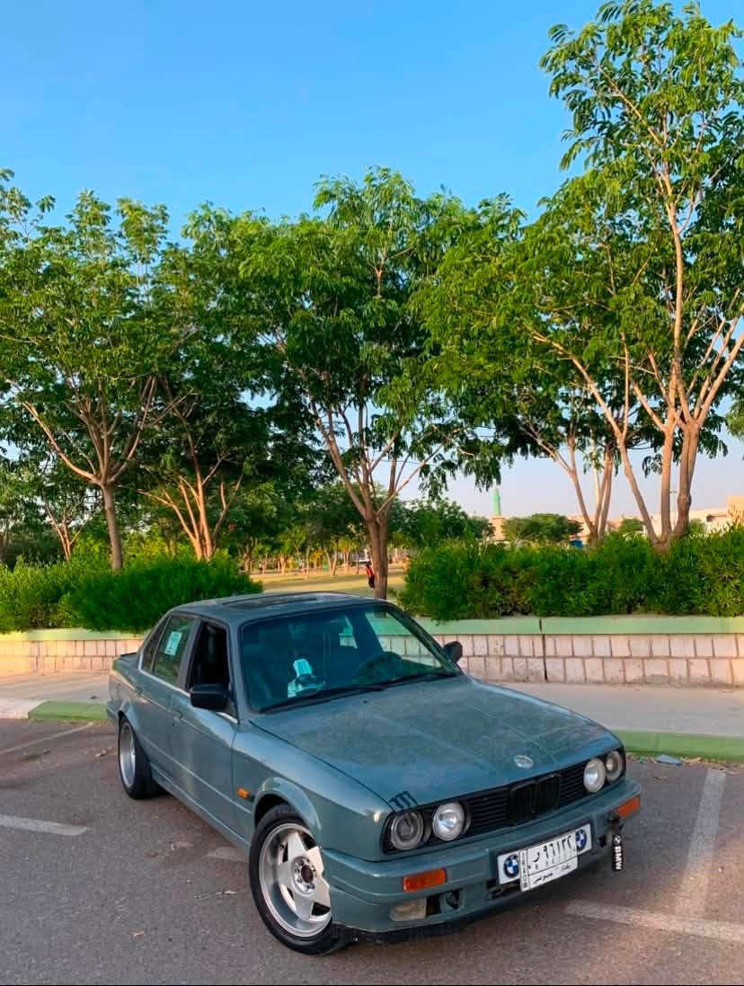 BMW زعرا
مۆدێل. ١٩٩١ 
قفل ئەکسل 
  بۆ جوانی بۆیاخ کراوەتەوە
گێڕ و مەکینەی بەشەرت 
 بێ سەرف بی بوخار 
مەکینە ٥٢٥ یی فەل 
گێر عادی
سەنەوی سەوز 
 شویـــن کەلار 
 
 ژ.م.   ***********
