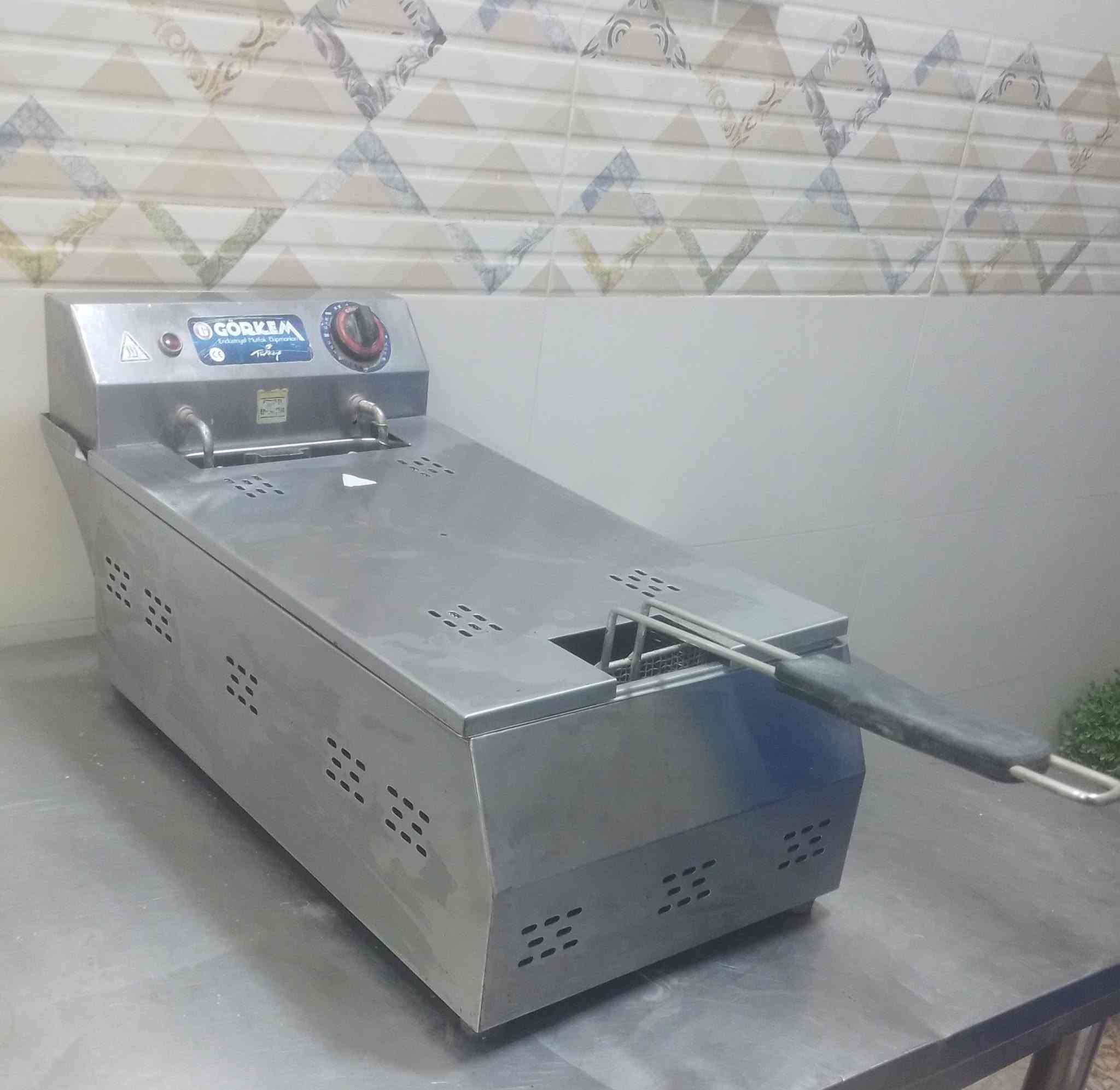 قلاية كنتاكي زنجر كرسبي فنكر
نظيفة اخت الجديدة... كهربائية
ب  ١٥٠  الف
بغداد الشعب  ***********
الشراي يتصل واتساب او رصيد...
اتصال فقط... اتصال فقط
