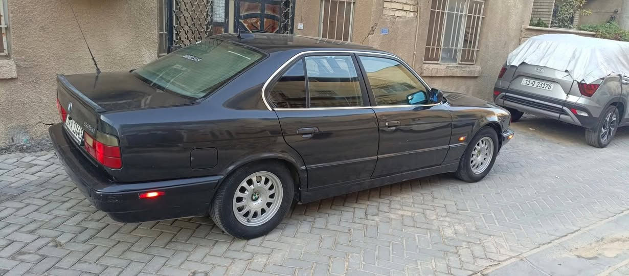 للبيع بي أم حجم 525 رقم سنوية شرط تحويل بسمي رقم ديالى مكفول مابيه اي نقص جاهز  موديل 93  مكان ديالى ***********
