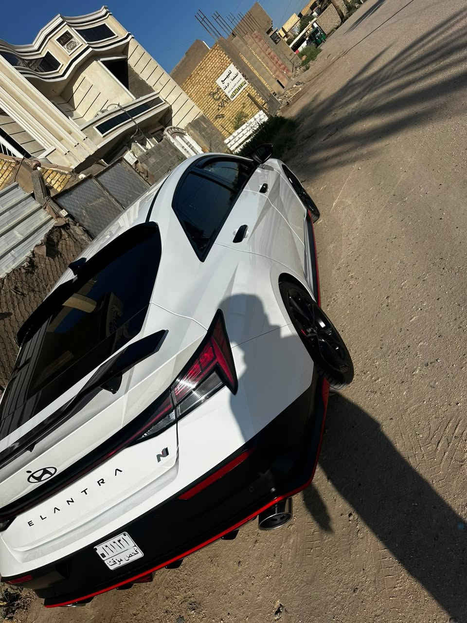 الحلو والنظيف للبيع…🩵🚀
Hyundai Elantra N 

موديل 2025  بدون رقم تترقم جميع المحافظات عدا الاقليم

تريد تتونس كمل واقرة المواصفات 🩵🚀

اللون ابيض صدفي 

محرك 2000 تيربو 

كير اوتوماتيك 8 نمر دبل كلتچ DCT 

فتحة سقف 

بصمة تشغيل

بصمة ابواب 

ترحيب عند الاقتراب 

شاشه كبيره متصله 

ثيمات شاشة عدد ٥

اناره داخليه بلادي بيها عدة الوان 

كشنات حضن ريكارو مختمة N 

كشنات تدفئة 

دركة بيها دكمتين مودات N ومختمة N

شفتات ستيرن 

اكتف اكزوز بلادي بيها 3 وضعيات للصوت وي مودات القياده 

** مودات للقياده ((ايكو ، نورمل ، سبورت ، مود N ,))

 كوستم تتحكم بوضع القياده شون متريد 

، دكمة NGS تزيد السياره 10 احصنة لمدة 20 ثانية 

دبلات كهرباء تتكيف وي وضعية القياده 

ويل 19 بلادي 

فجوج لون احمر مختمة N بلادي

حساسات  خلفي 

كامره خلفيه دوار 

رادارات 360 درجه

رادار مانع تصادم 💥 

كامره تقرالك الطريق وتنبهك اذا انحرفت عن المسار 

نظام قيادة مساعدة 

نظام تحديد مسار 

التوقف التلقائي عند التحريك ووجود اجسام غريبه

عليها شوته رياضي 

السياره حلوه ونظيفة 

السياره ماشيه 10mi

بدون صبغ شرط وصور الحادث بلمنشور

السعر 165$

رقم الهاتف للتواصل ***********

مكان السياره 
بابل المسيب 
                    
                     ...اسف عالاطاله..

نص مكتوب في الصور:
- BIDCARs