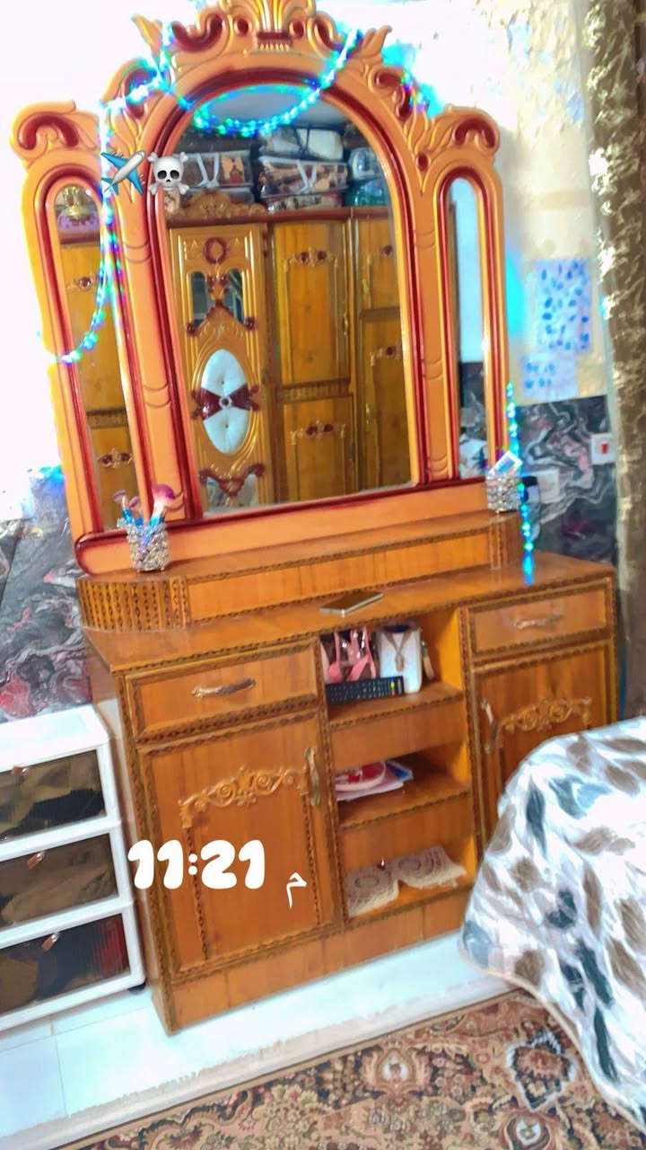 السلام عليكم عندنا غرفه اخشاب للبيع السعر800وبيها مجال والمنطقه الشعب شارع المضخه مقاب الجمعيات ورقم التلفون على الواتساب *********** 
***********
