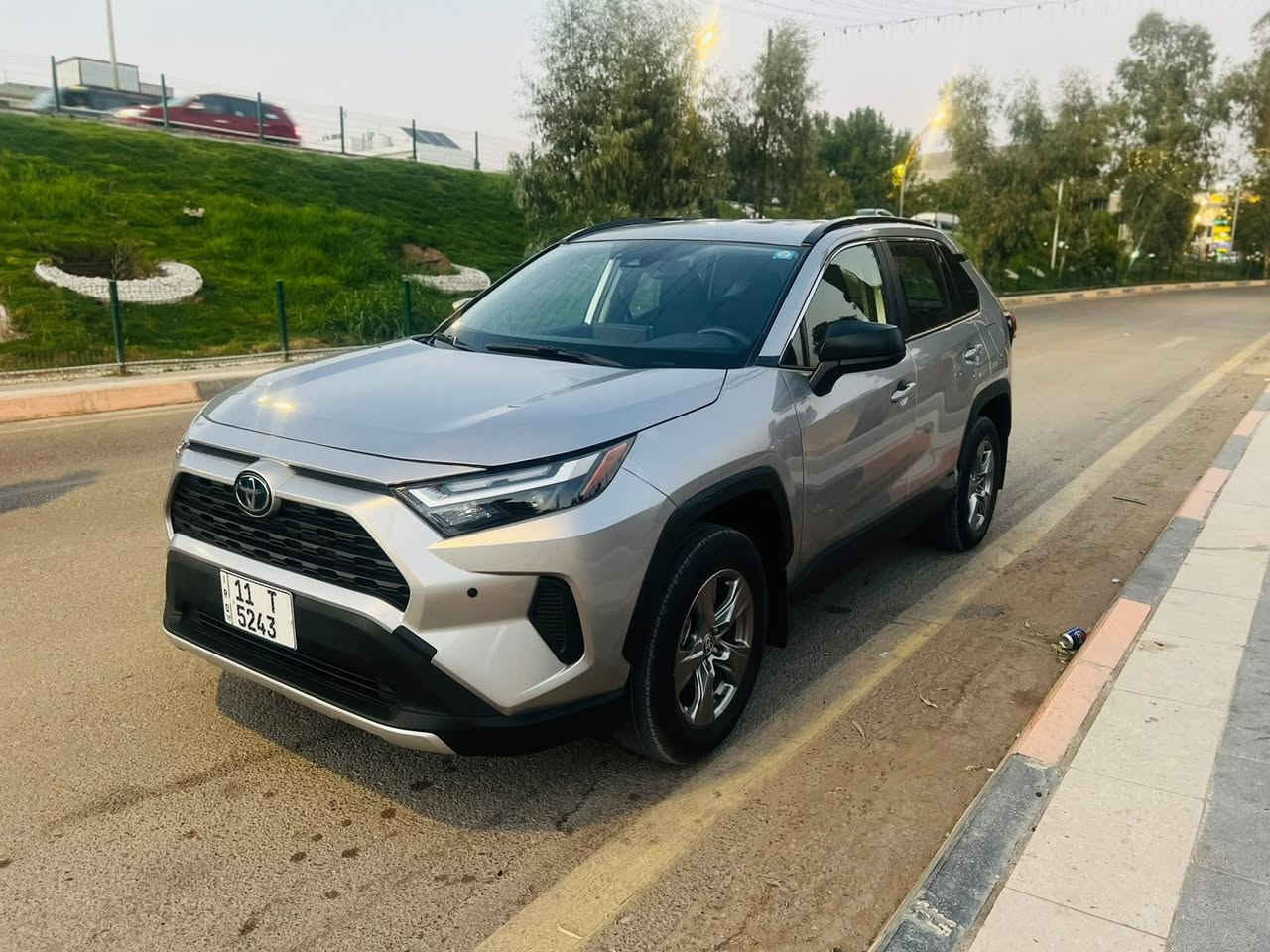 السلام عليكم
_ راف فور  RAV4  2025 LE 
_ مكينة 2500 هايبرد
_ ماشية 3000 ميل ( يعني زيرو )
_ مواصفات  LE معروفة
_ ضرر جامرلوغ وبونيد فقط بدون دواخل 
_ بدون شواصي
_ ايرباك فقط دركة + بردة
_ رقم بغداد ب اسمي 
_ مكان السيارة ديالى _ بعقوبة 
_ السعر ٢١٢ وبيها مجال 
_ ***********
