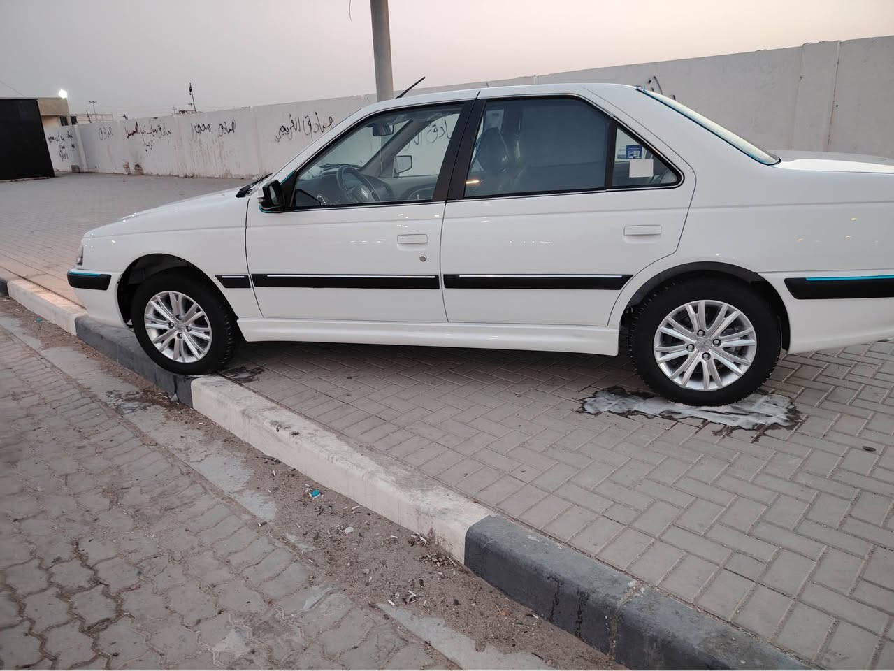 بيجو بارص مديل 26 ماشيه السياره 2000 الفين طالعه السياره صارله سبوعين  مواصفات معروفه كشن كهربائية تحكم ستيرن دسكات خلفي امامي مكينه 1800 فرنسي مرايه شفط مانع النزلاغ 4 جام كهرباء صندوك كهربائية رادار  تبريد قطعتين خلفي امامي  مدوشمه السياره عام كاعيه وكشنات  وصندوك بدون رقم رقم يكلف 500 السياره كفاله من الزلغ  
الشراي ينتصل ويدلل /*********** بيه مجال قليل رجاهن جماعت 80 لحد يتعب نفسه البصرة, العراق

