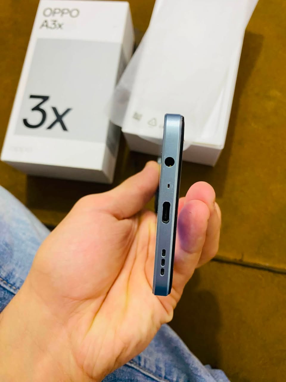 سلام عليكم شبابنا الطيبه 
جهاز  oppo 3X
جهاز شغال و اخو الجديد  مكفول ممبدل بي اي شي شاشته الاصليه بطاريته ممتازه مابي اي كسر مكفول السعر ١٧٥الف 
مكاني بغداد المشتل 
رقم الهاتف ***********
