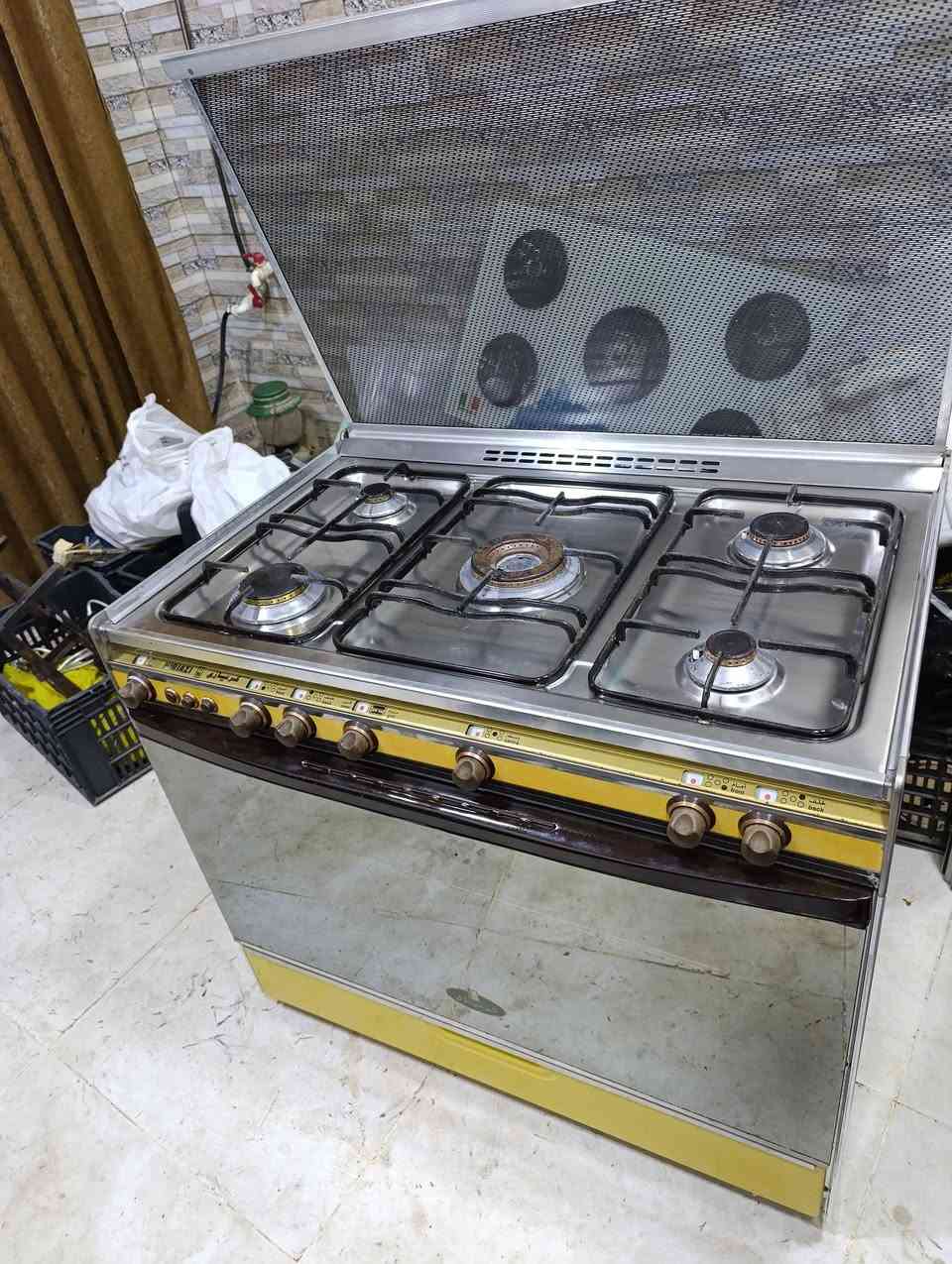 ته باخي كريازي زور زور جوان و تازه ماوه ته وه ئيش و هه موو گياني بيعه يبه جاوي شه ريكه يه له هه له بجه ي شه هيد 
260. هه زار
 ***********
***********
