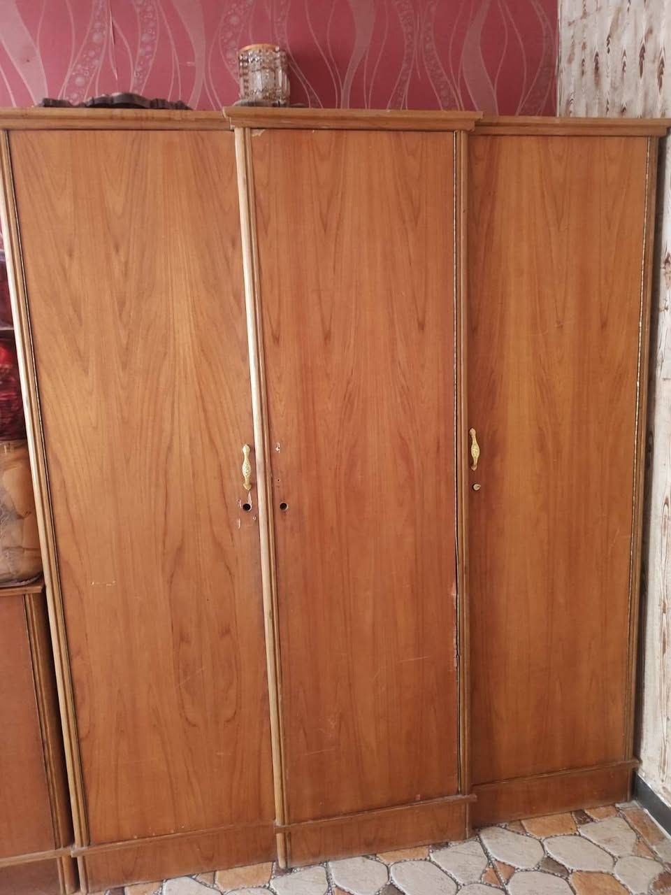 غراض للبيع كنتور ثلاث بوب سعره 150 
بوفيه طول 220 عرض متر سعره 100 وبيه مجال
 جربايه ام نفر سعره 75 وبيه مجال
مكانهن مسيب شراي يتصل ***********
