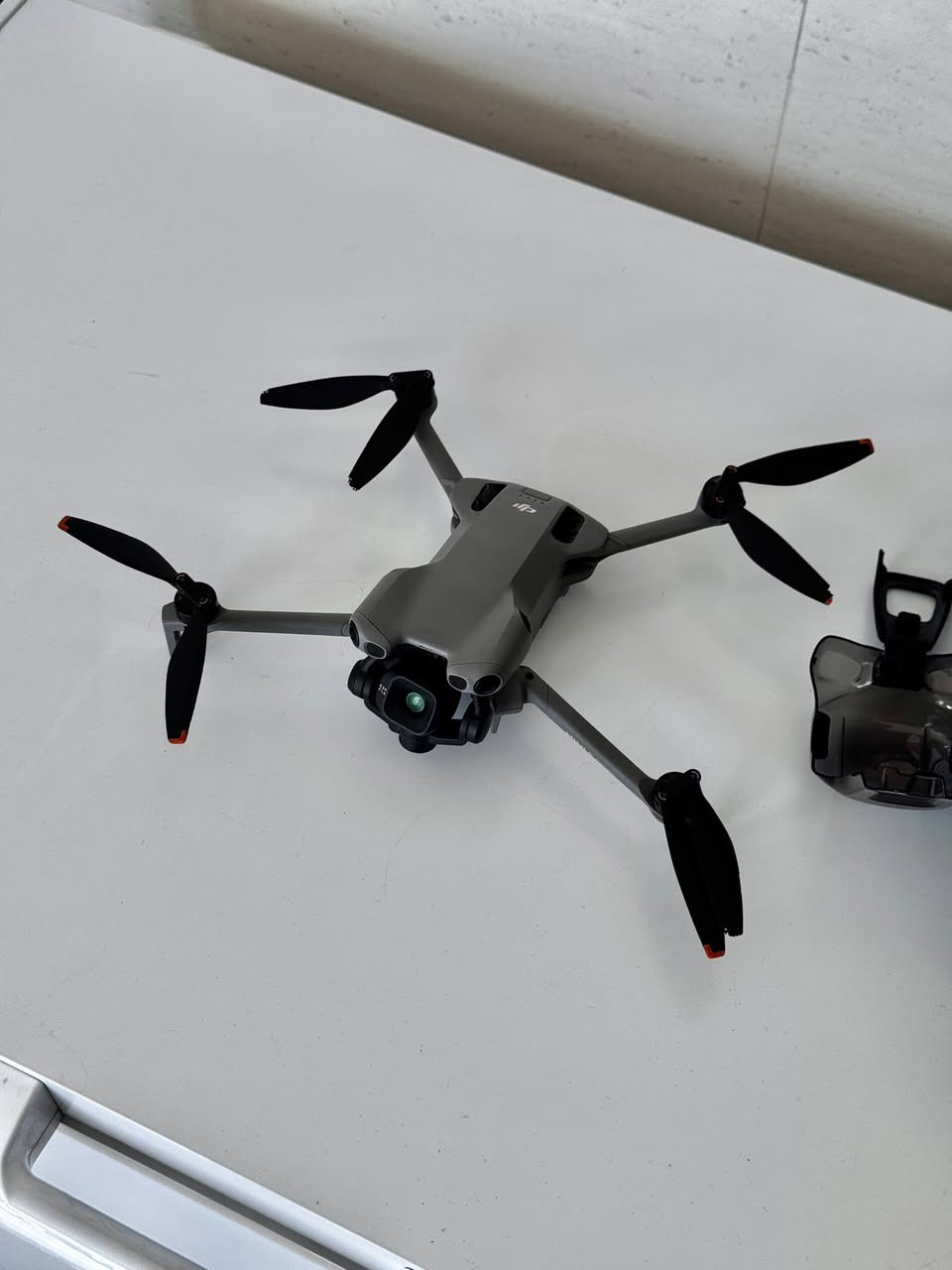 Dji mini 5 pro combo 
درون نضيفه ما طايرة هواي كامل ملحقاته وياها درون جديده كلش 
التواصل *********** 
واتساب
