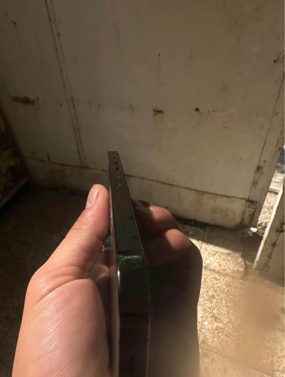 سلام عليكم من رخصت ادمن 12برو ماكس جهاز وتر ما مفتوح ولا مبدل بي شي بس ضهر مكسور من وكع مني شريحه بقت اشاره تروح وتجي  وسماعه عطلانه الجوه مال تصال تشتغل جهاز باقي كله مكفول كفاله عامه ذاكرته 128بطاريته 79جهاز يخبل سعره 250مكاني الدوره متواجد خاص رقم تواصل *********** بغداد, العراق
