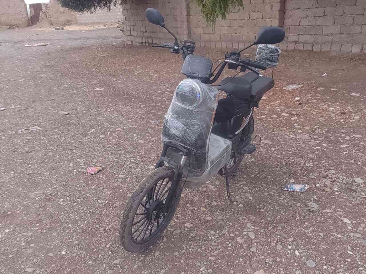 السلام عليكم 
ماطور شحن ب220 او مرااوس بانزين
