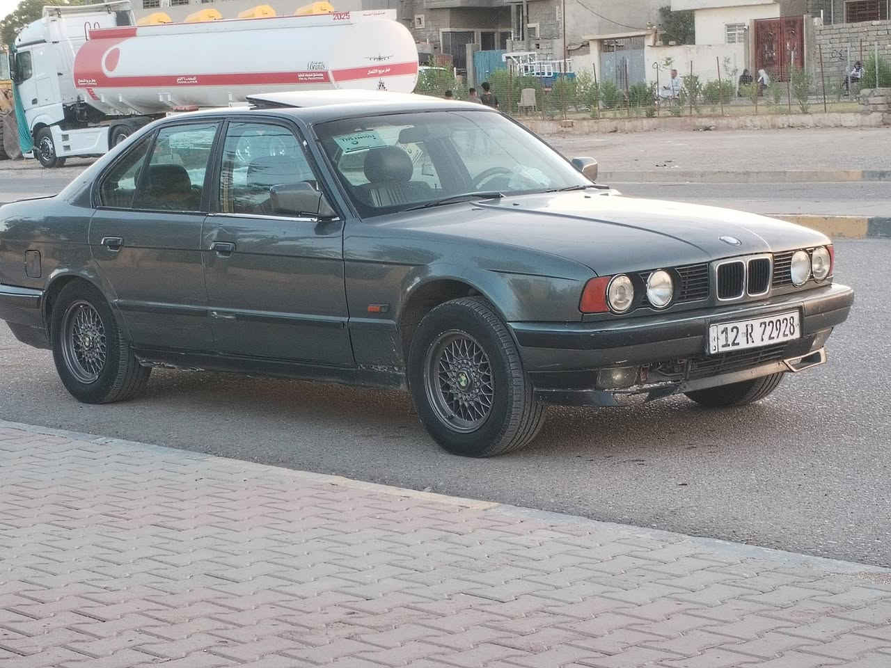 بي ام حجم٥٣٥ فول فول تبريد قطرت خياسان مابيها حيل نضيفه مصروف عليها السعر ٤٠ بيها مجال شي قليل رقم *********** عنواني ربيعه تل الهوئ
