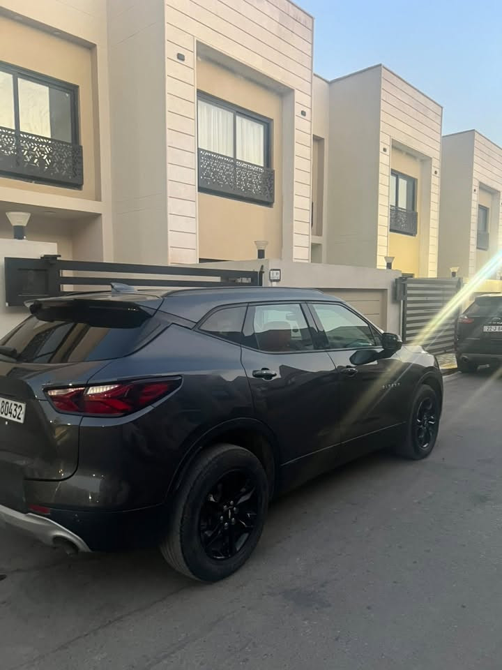 مكانها اليرموك للبيع
بليزر 
2021
رقم اربيل 
Lt3
ماشية ٩٠ الف كيلو 
نظيف بلاد 
حادث خفيف قطعتين 
تعال شوف بعينك ونتفق 
رقم بيه واتساب 
***********
