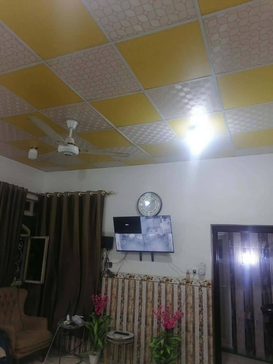 بيت للبيع طابو زراعي مساحة 145 متر 
طابقين الطابق الاول (صاله+ استقبال+2 غرف نوم + مطبخ+ مناور 2+ صحيات 
الطابق الثاني
(2 غرف نوم + صحيات) 
الأساس والسقف صب كونكريت 
البناء طابوق 
الموقع مجمع سادة الحبوبي شارع المطار القديم فرع صيدلية الالفه 
السعر 60وبي مجال 
للأستفسار *********** النجف, العراق
