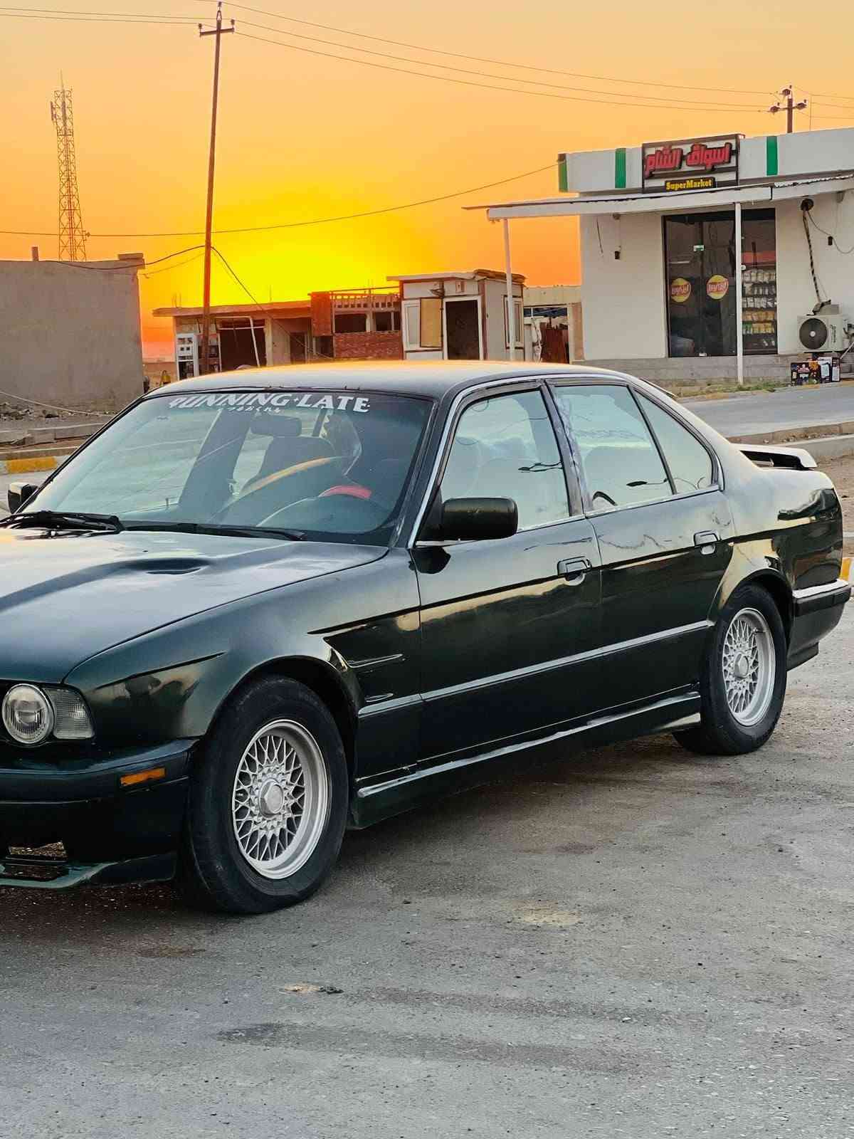السلام عليكم للبيع او مراوس  BMW /
520/ اصل 
مكينه 525
كير عادي 
موديل 1991 لون زيتوني 
رقم بغداد مشروع وطني 
كير مكينه صدر شرط 
كهربائيات شغاله مابيها نقص 
ويل خليه بلادي 
سياره جديده بمعني الكلمه 
فول نشاط 
ترايها 200 
تبريد كامل نقص غاز فقط 

السعر 43$$/وبيها مجال 
رقم الهاتف / ***********
العنوان صلاح الدين تكريت
