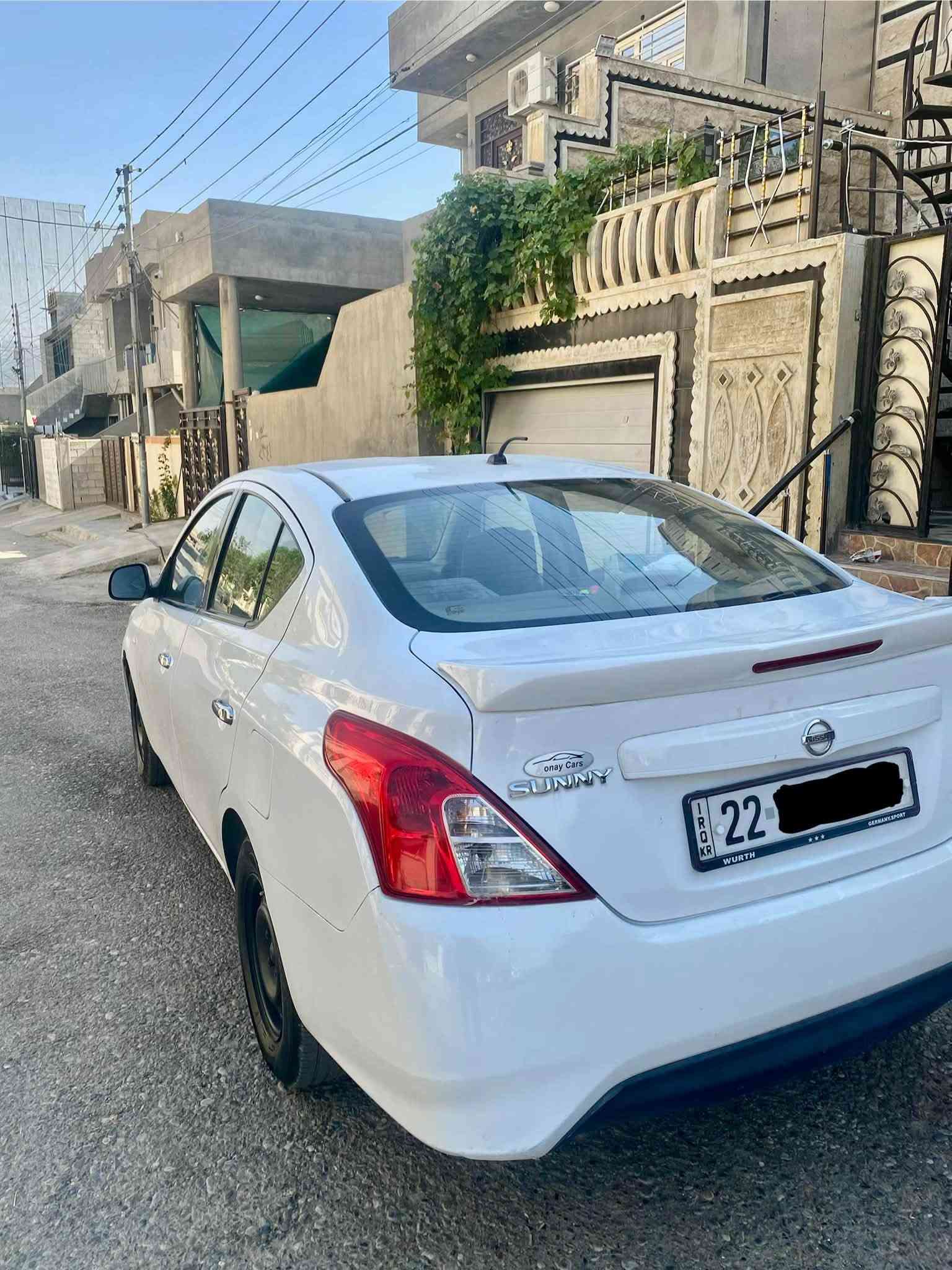 نيسان صني • ٢٠١٦ • أبيض