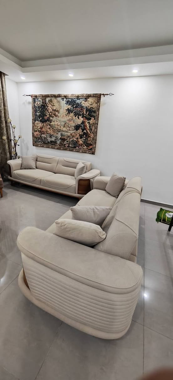 🛋️ طقم قنفات تركي فاخر للبيع
قنفات عدد 2 + كراسي عدد 2
🇹🇷 تركي | خشب طبيعي | جودة عالية جدًا 
✨ نظيف وحالة ممتازة

💰 السعر: مليون دينار — غير قابل للتفاوض 📍 بغداد
📩 ***********
