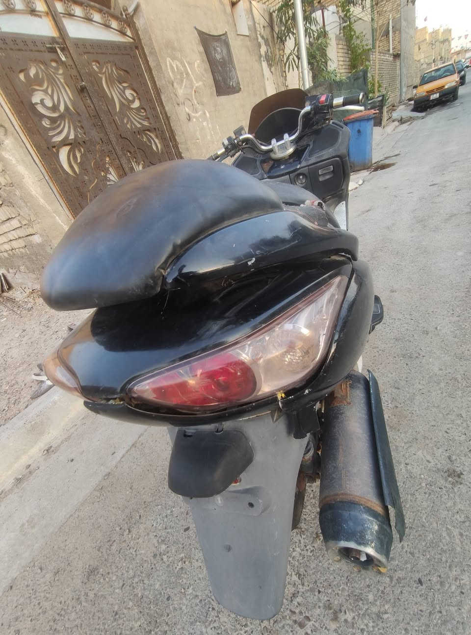 سلام عليكم فورزه للبيع دارجه تطفه وتشتغل ابيع كوم حديد هلموجود بصمه موجوده هواي بيها غراض جدد شراي اتصل سعر 400وبيها مجال للشراي فقط رجاء عنوان بغداد شعب ***********
