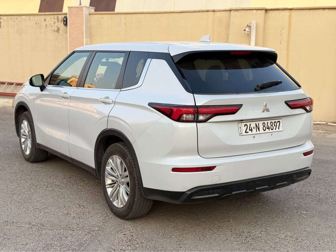 السلام عليكم 
اوتلندر  موديل : 2024 AWD 
اللون : ابيض 
سعر : 205ومجال 
عداد المسافة : 7 الف 
حجم المحرك : 2.5L 
ملاحظة السياره  : فقط قبغ صندوق صبغ 🔴بدون ارباگ 🔴 

فول مواصفات :
دةبل اكسل 𝟒𝐱𝟒
 بصمة ابواب 
بصمة تشغيل 
شاشة كبير لمس
شحن وايرليس
كاميرا
هاند بريك بصمة
اوتو هولد : 𝐀𝐔𝐓𝐎 𝐇𝐎𝐋𝐃 
اوتو ستارات : 𝐀𝐔𝐓𝐎 𝐒𝐓𝐀𝐑𝐓
اوتو ستوب : 𝐀𝐔𝐓𝐎  𝐒𝐓𝐎𝐏
رادار امامي (تحديد مسار)
رادار جانبي  (نقاط عمياء)
رادار خلفي (التحذير من الاصطدام)
حساسات امامي
حساسات جانبي 
حساسات خلفى 
كشنات كهربائي
كشنات خزن+ميموري
كشنات تبريد
كشنات هيتر
تحكمات استيرن
استيرن هيتر
تبريد لمس 
تبريد مركزي 
لايتات 𝐋𝐄𝐃 ليد عدسة زينون بيلادي
بلاجيكتور 𝐋𝐄𝐃 ليد بيلادي
بكلايتات 𝐋𝐄𝐃 ليد بيلادي
ويل كروم
‏ ‎تفاصيل اكثر الاتصال علی ارقام التاليه 

‏ WhatsApp - Vibir
☎️ ***********

عنوان📍عقره اكر, نينوى

