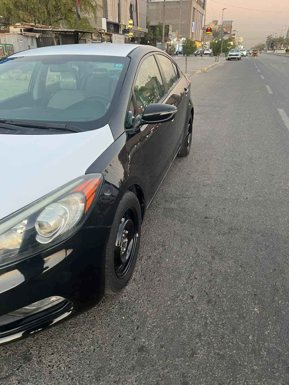 سلام عليكم
كيا فورتي وارد امريكي 
حادثها باب خلفي و جاملغ خلفي 
بجم كبس 
بدون ايرباك 
موديل 2015  رقم بغداد انكليزي بأسمي تحويل مباشر 
محرك + كير + تبريد خير من الله 
سونار جديد 
العنوان بغداد الشعب 
***********
السعر 93 $ 
وبيها مجال
