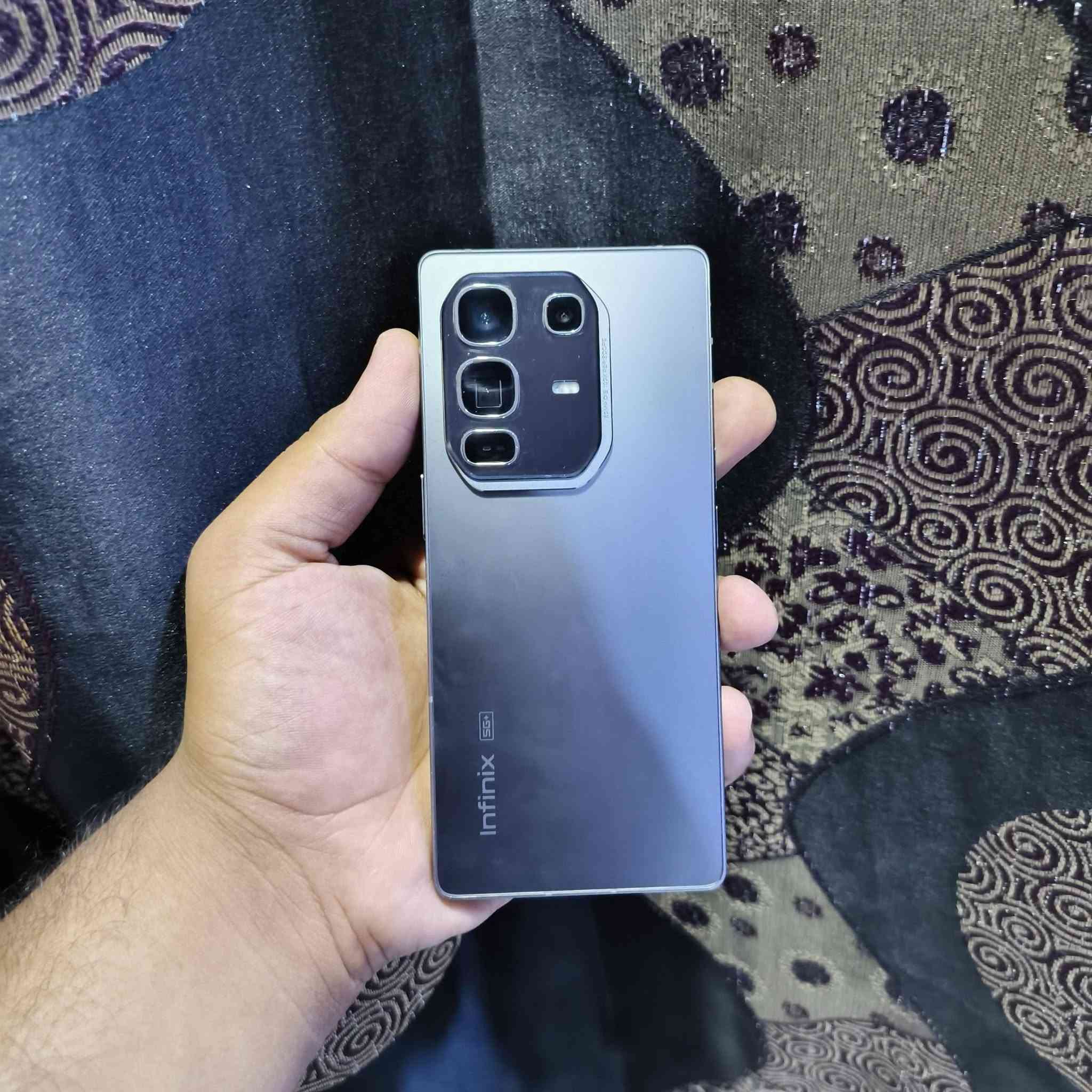 انفنكس نوت 50 برو بلس 5g
120 فريم ببجي 
بطارية 99
ذاكرة 256
عشوائية 12+12
كامرات زوم 100x مع تعديل الصور بالذكاء الاصطناعي 
شاحنة 100 واط بالاضافة الئ شاحن خارجي مغناطيسي50 واط
ملحقات كاملة مع الكرتونة 
تحديث الشاشة 144هيرتز 
الجهاز نضيف 
السعر 425الف 
رقمي ***********
بي واتساب

