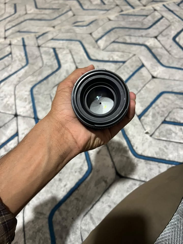 السلام عليكم عدسة للبيع 50mm1.4 
بعده لوك نيكون. النضافة 100/100.  امنت الله مااعرف سعره اليعرف سعره ايكول بل يرضة بي الله وياخذه ***********
